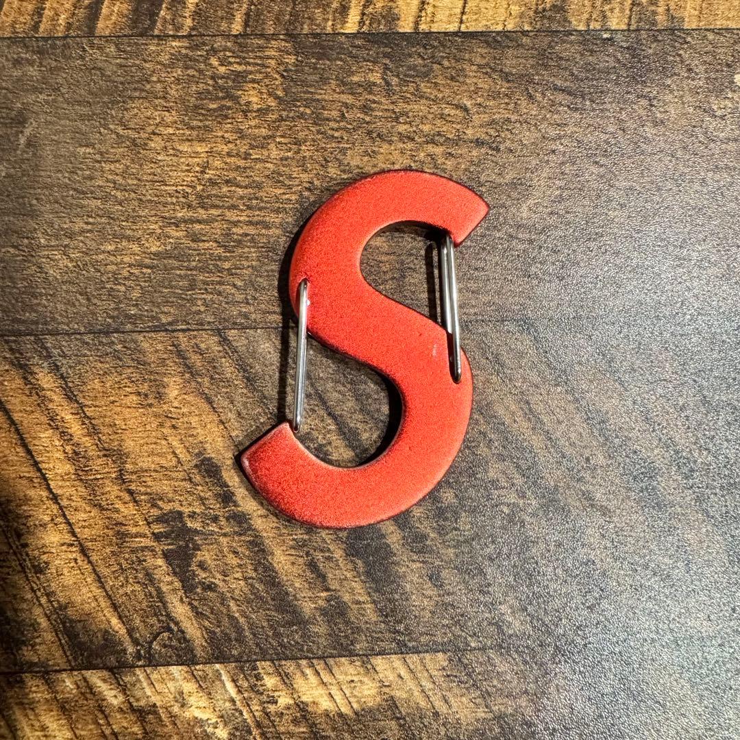 w*n様 美品 Supreme × Nite Ize S Logo カラビナ 赤