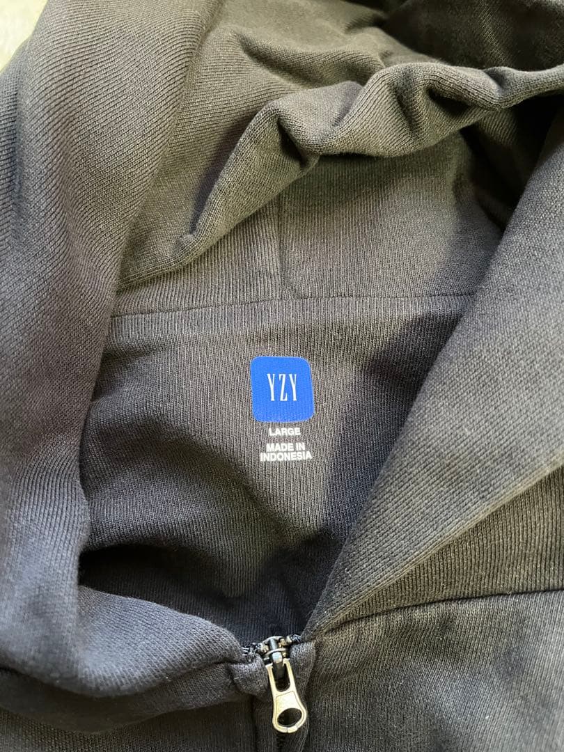 YZY GAP ジップパーカー　Lのみ