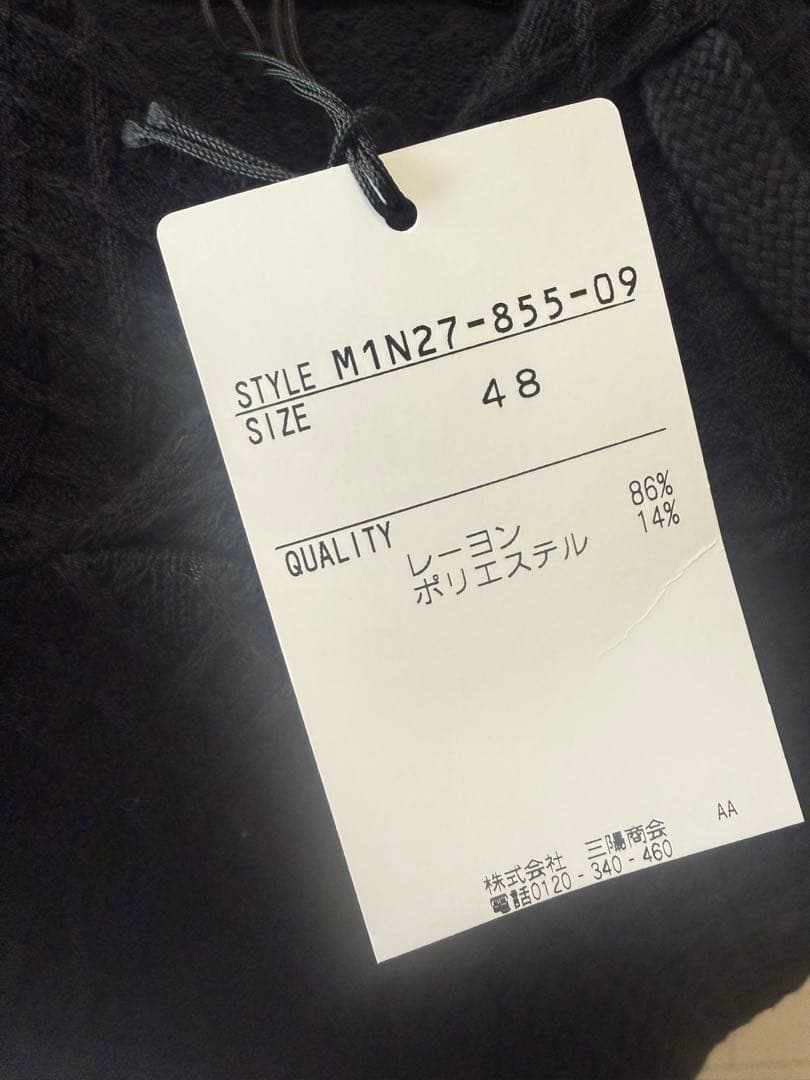 黒いニットパーカー フード付き