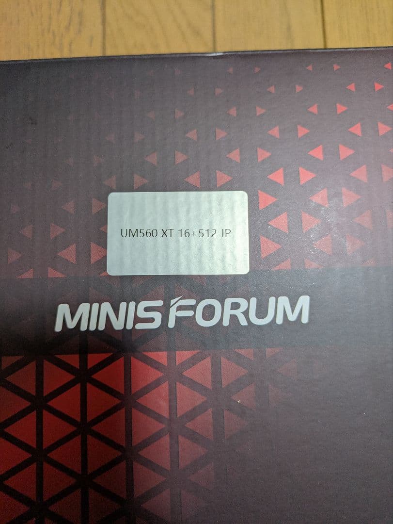 ミニPC minisforum UM560XT