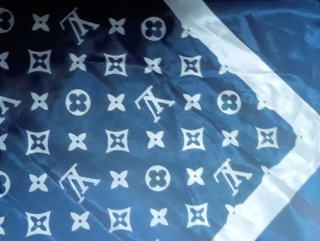 ✦ルイヴィトン・Scarf・ □大✦SILK．25日更にお値引❥ ★ヒロ様が確認