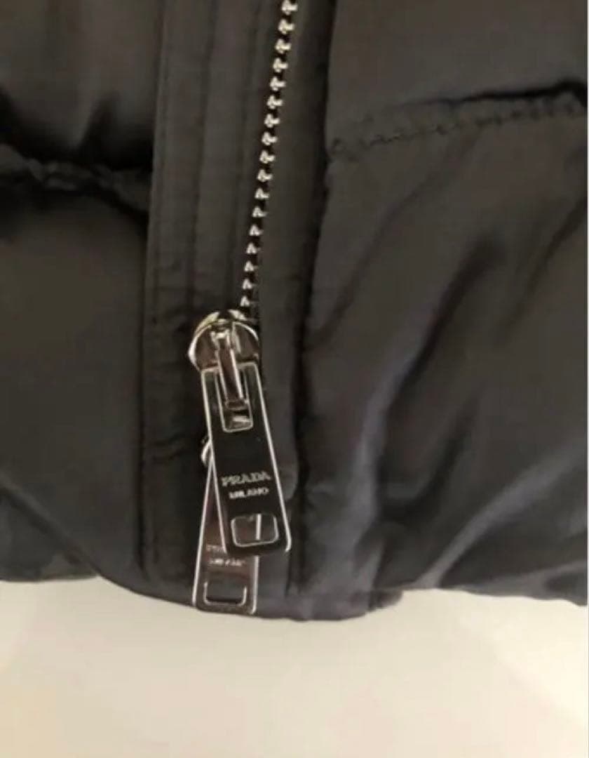 PRADAダーク グレー　ダウンジャケット 38