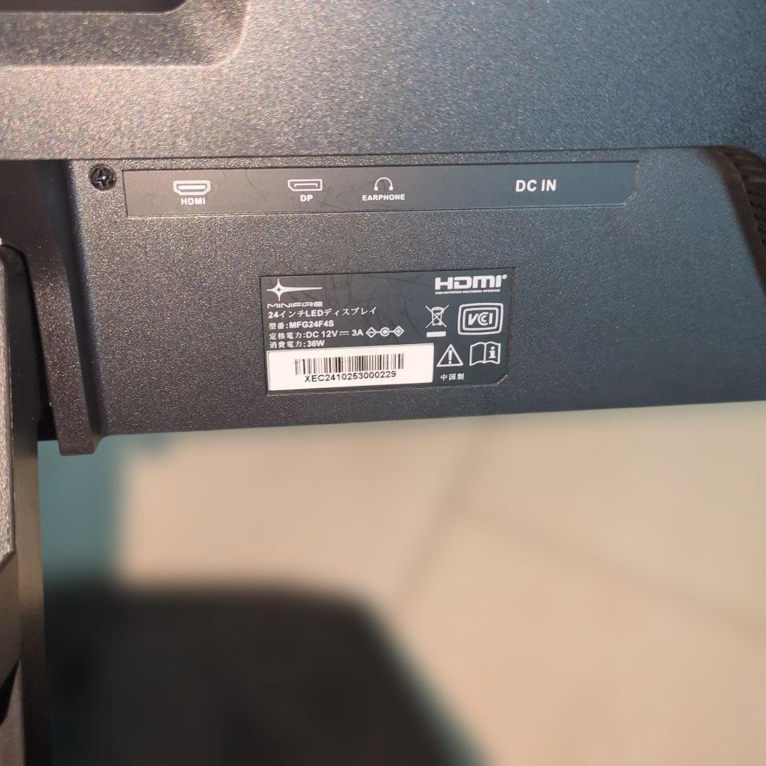 ゲーミングモニター 180hz 付属品全てあります