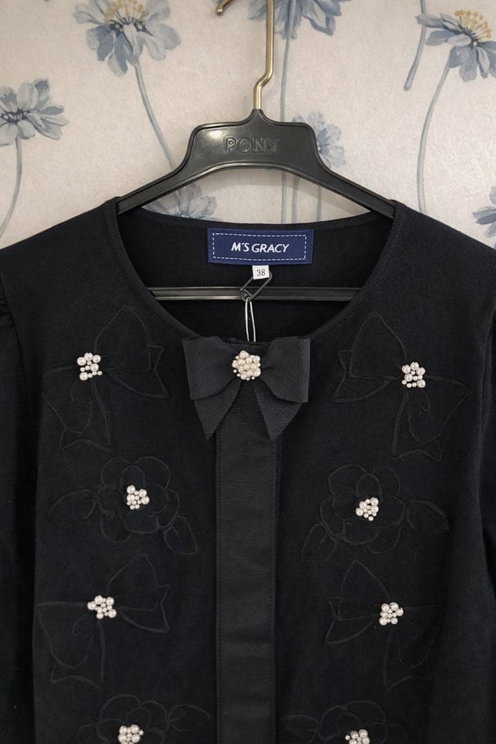 新品*未使用☆カタログ掲載☆M's Gracy☆お花の刺繍とパールのカーディガン