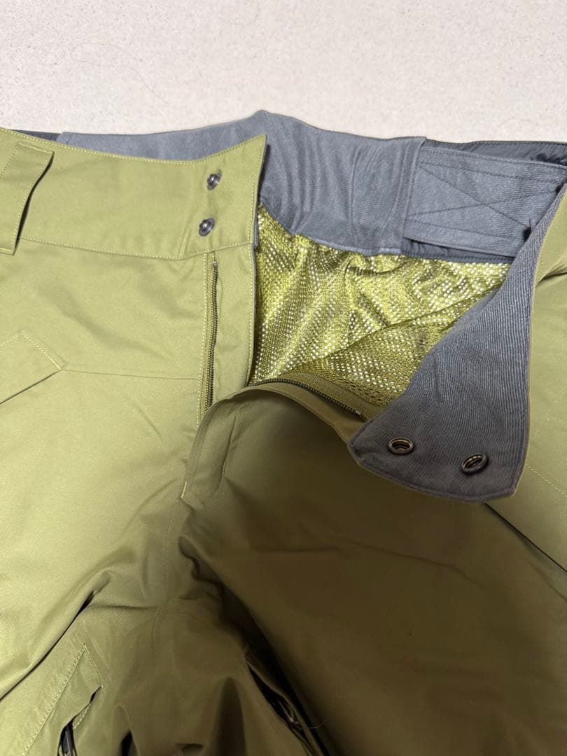 Patagonia オリーブグリーン スノーボードパンツ