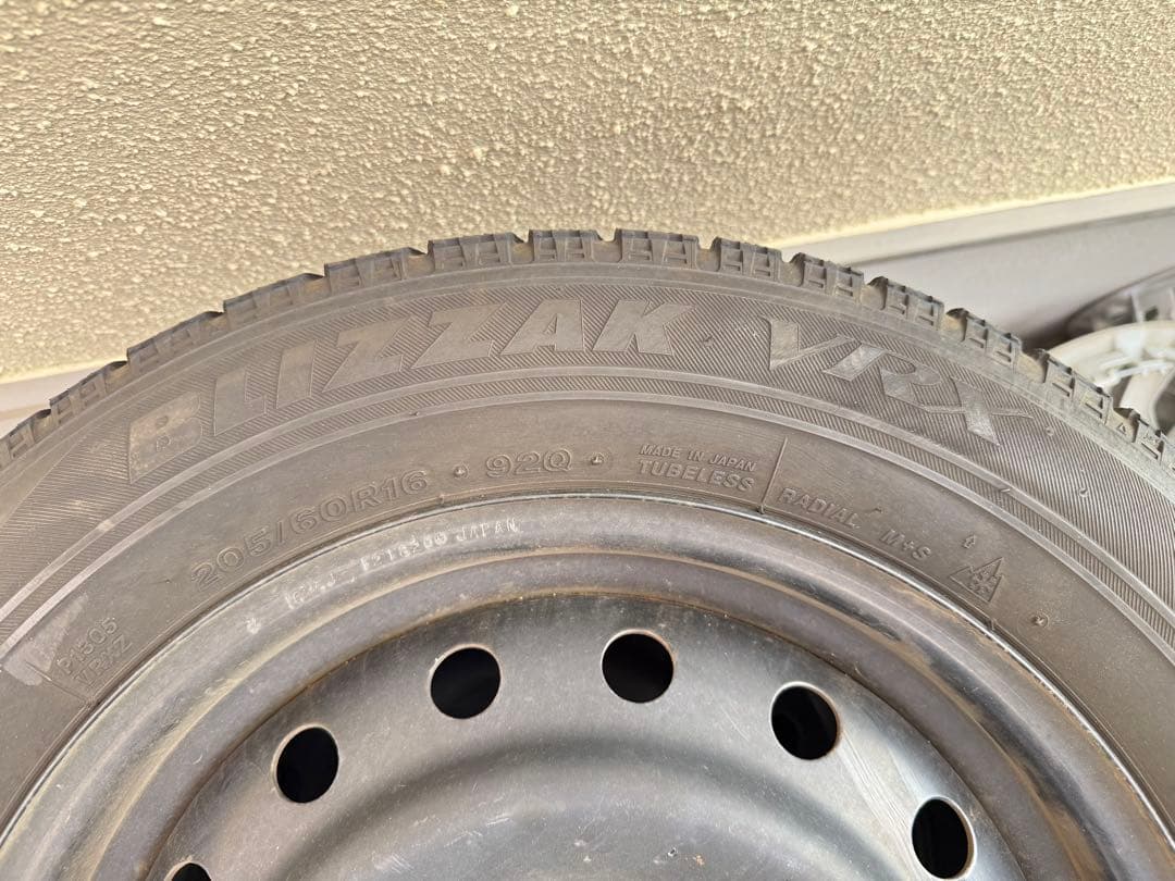 BLIZZAK 205/60R16 スタッドレスホイールセット 兵庫県引取り限定