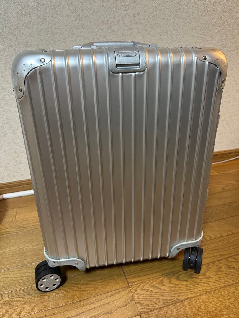 【RIMOWA】リモワ35Ｌ機内持込可スーツケース【オリジナルキャビンシルバー】