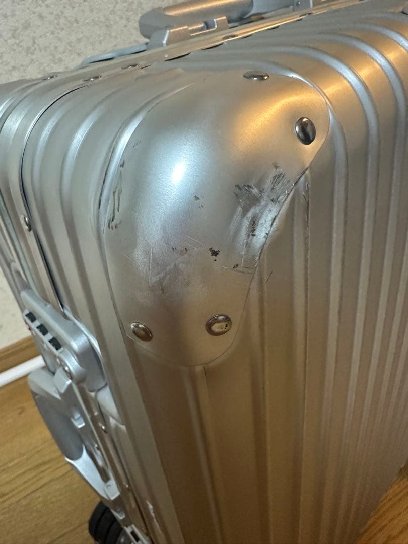 【RIMOWA】リモワ35Ｌ機内持込可スーツケース【オリジナルキャビンシルバー】