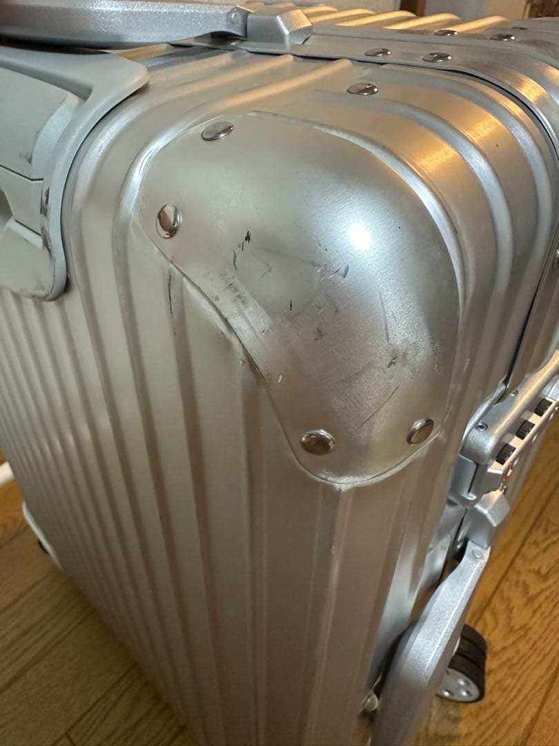 【RIMOWA】リモワ35Ｌ機内持込可スーツケース【オリジナルキャビンシルバー】