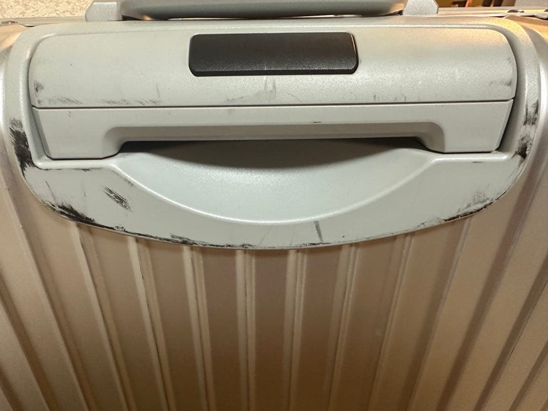 【RIMOWA】リモワ35Ｌ機内持込可スーツケース【オリジナルキャビンシルバー】