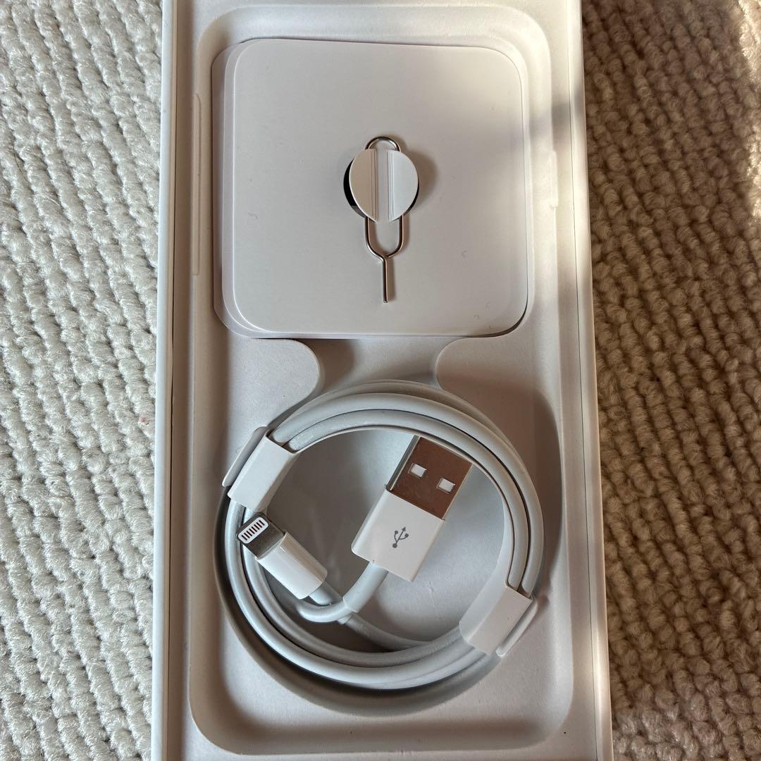 Apple iPhone SE (第２世代) ホワイト64㎇