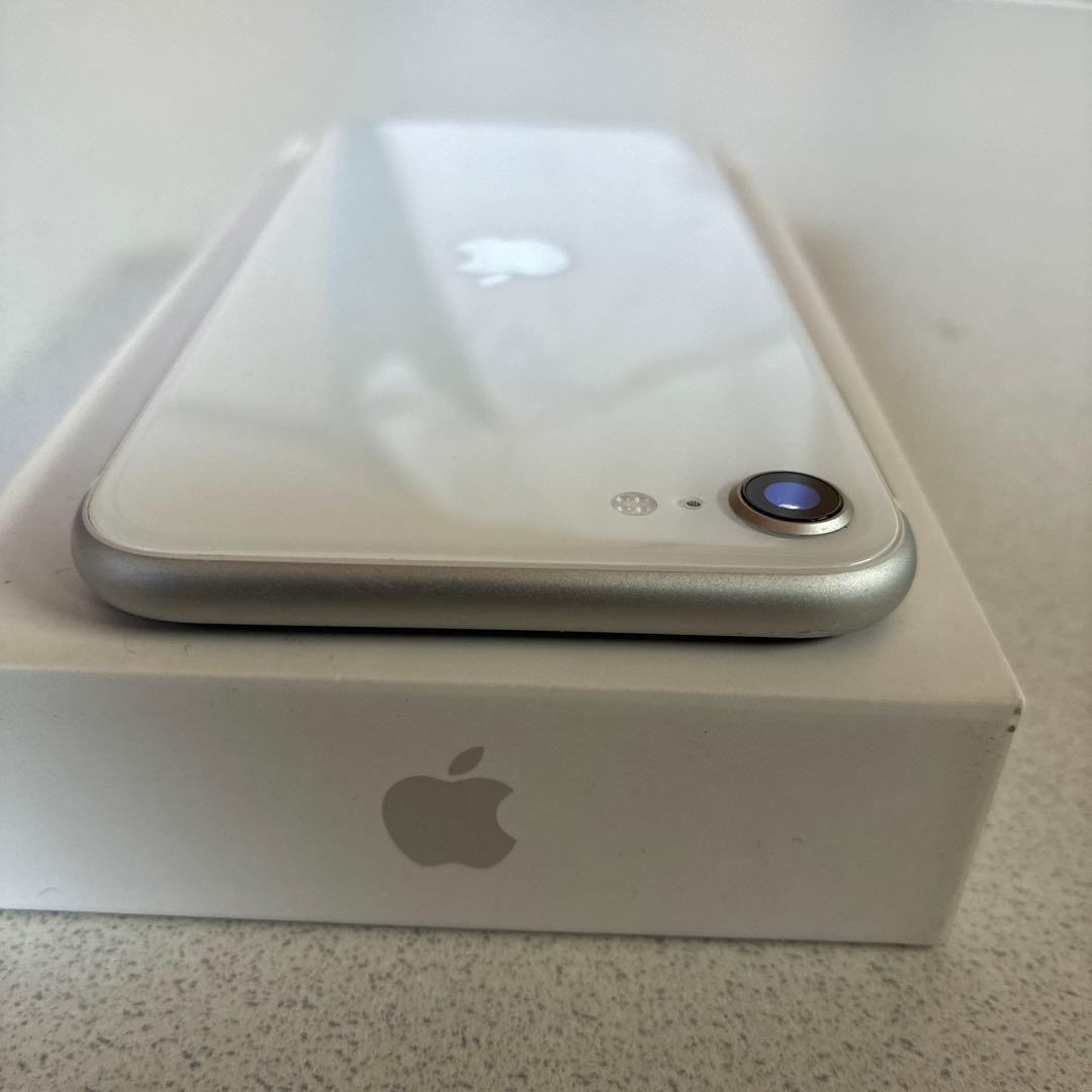 Apple iPhone SE (第２世代) ホワイト64㎇