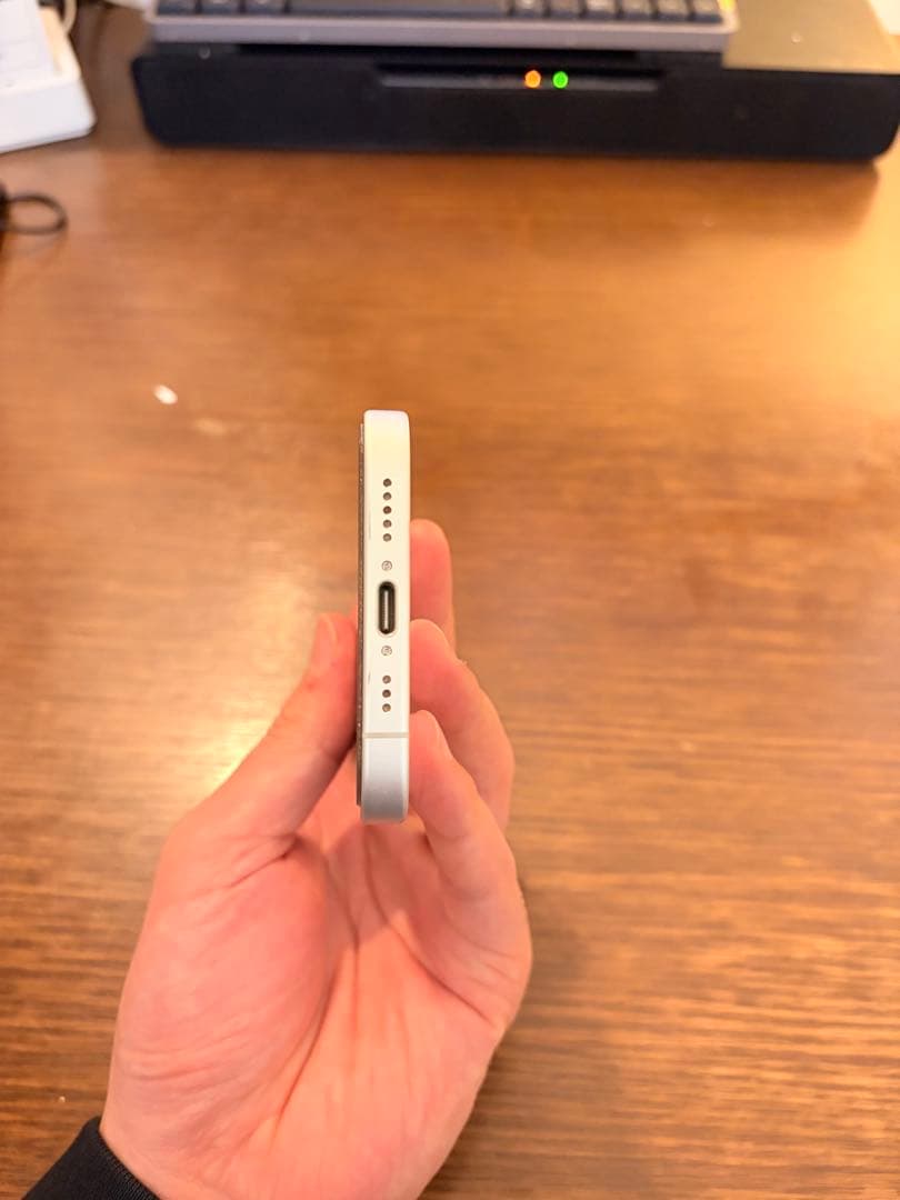 Apple iPhone 16 128GB ホワイト