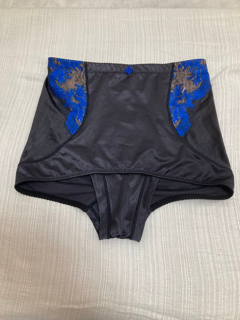 いと マルコ　【カービシャス】ショートガードル　 Q82 2着セット