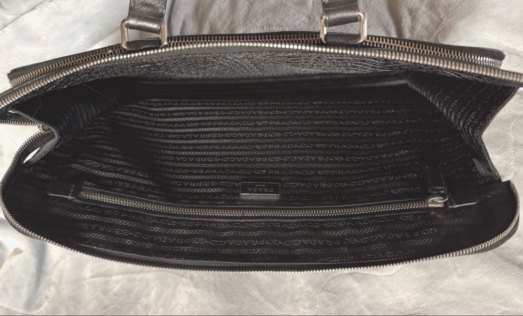 PRADA ブラック ビジネスバッグ　ブリーフケース