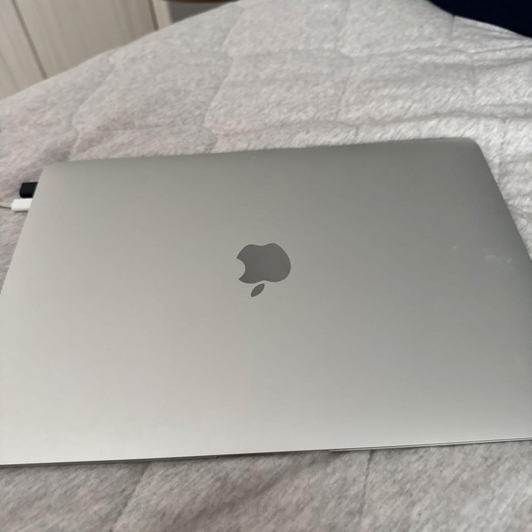 シルバー MacBook 本体