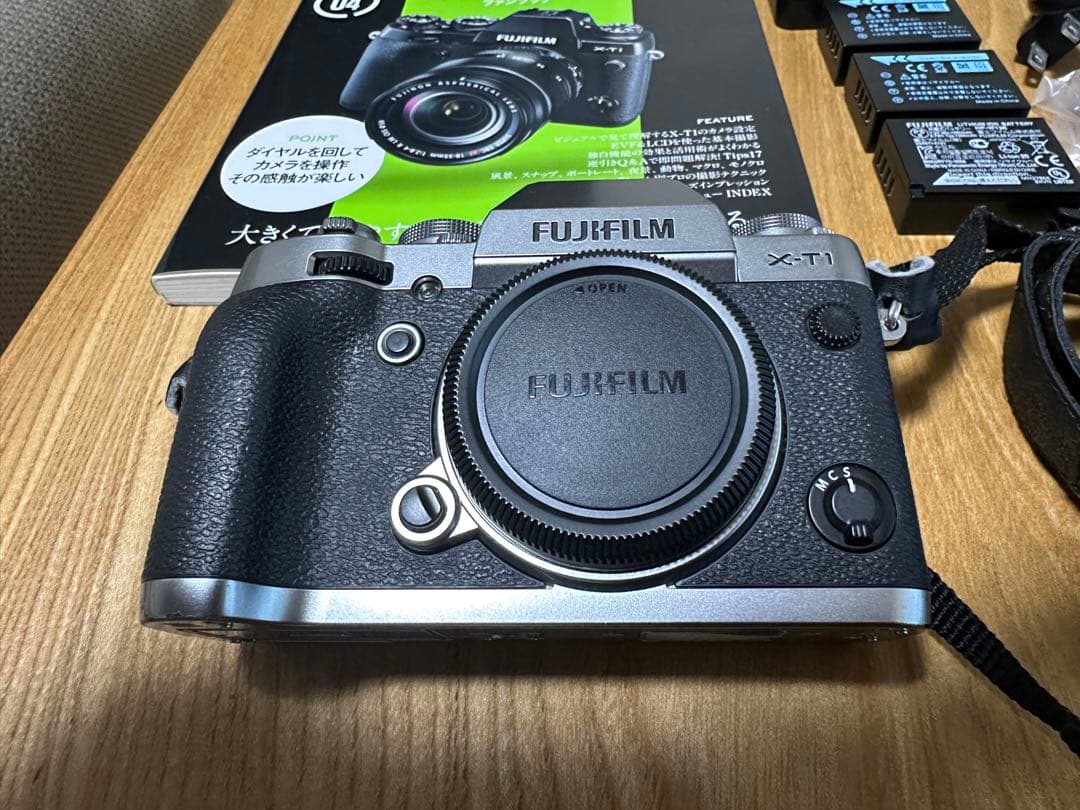 【最終値下】FUJIFILM X-T1 グラファイトシルバー ファンブック 付き