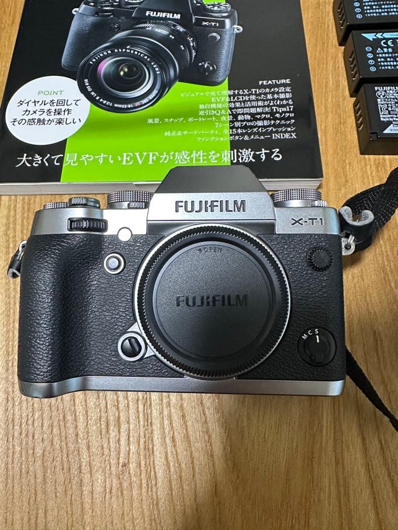 【最終値下】FUJIFILM X-T1 グラファイトシルバー ファンブック 付き