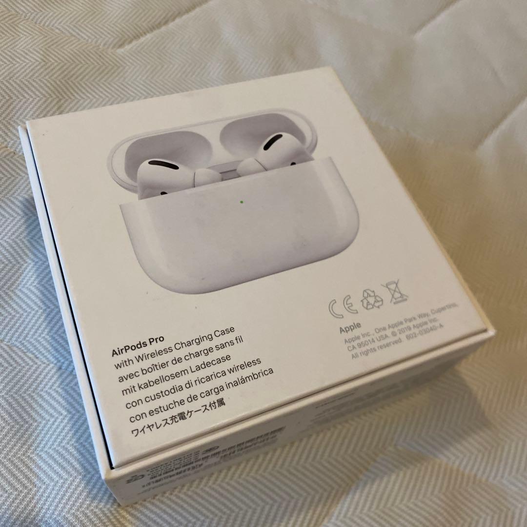 AirPods Pro イヤホン　Apple
