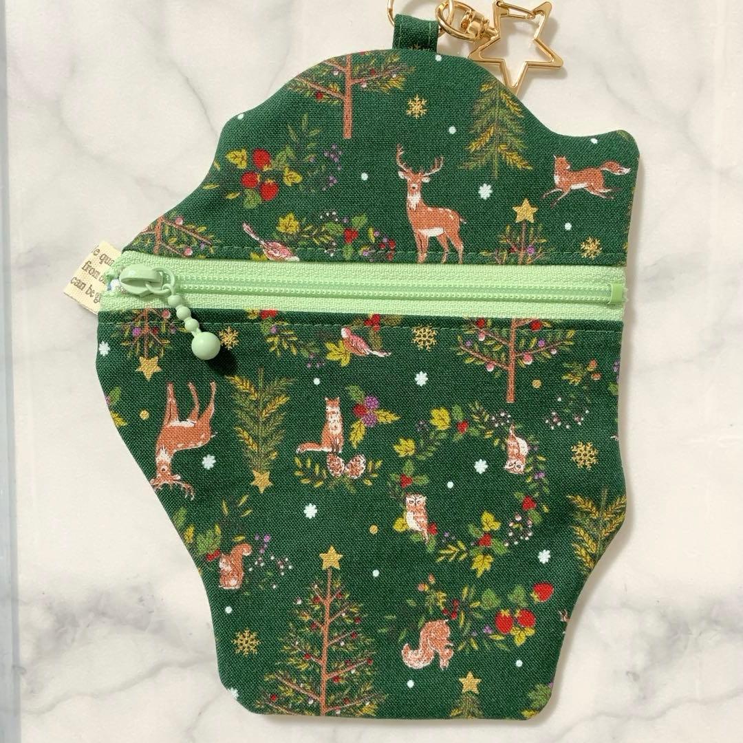 ハンドメイド　フラットポーチ　マスコットポーチ　猫ちゃん　パネル生地 クリスマス