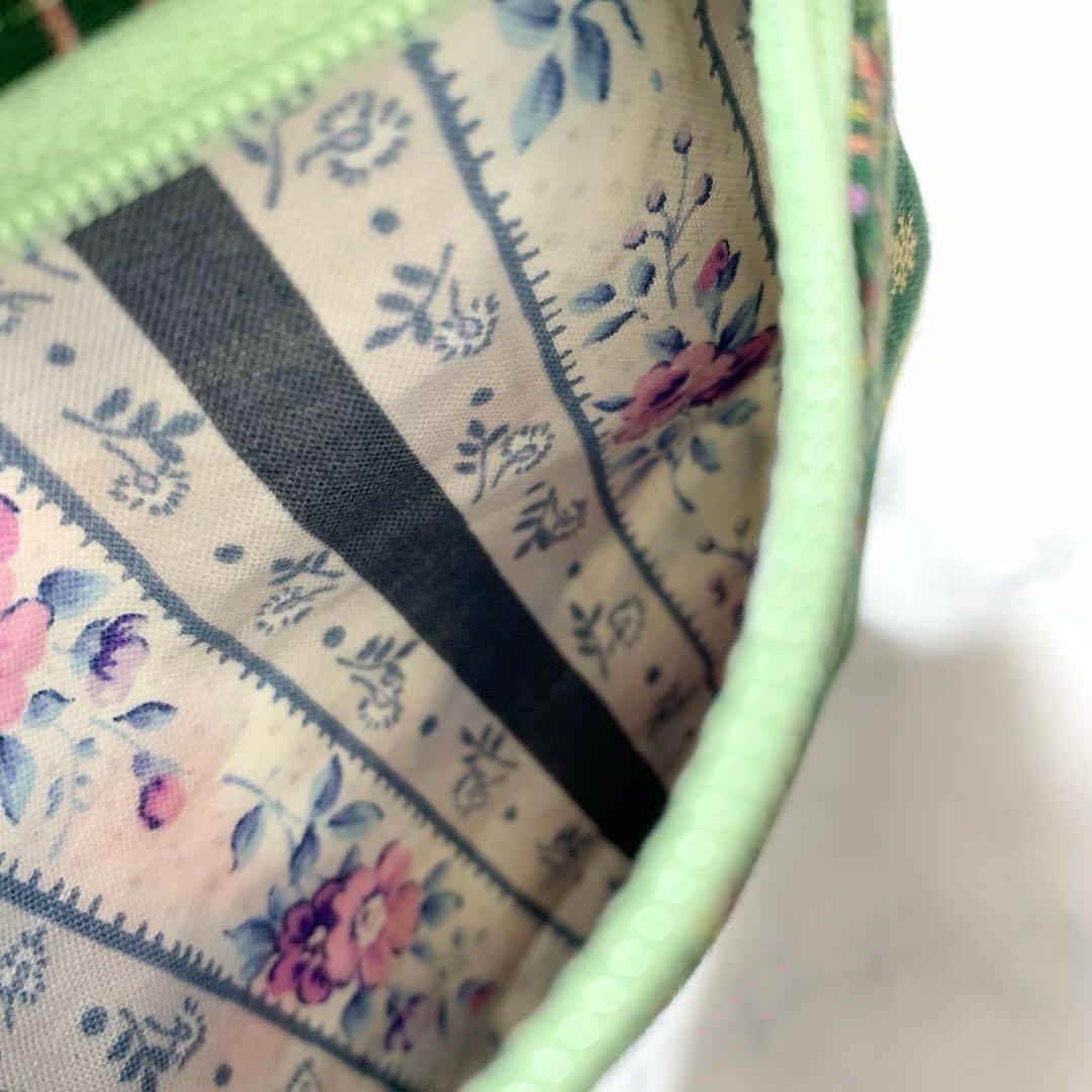 ハンドメイド　フラットポーチ　マスコットポーチ　猫ちゃん　パネル生地 クリスマス