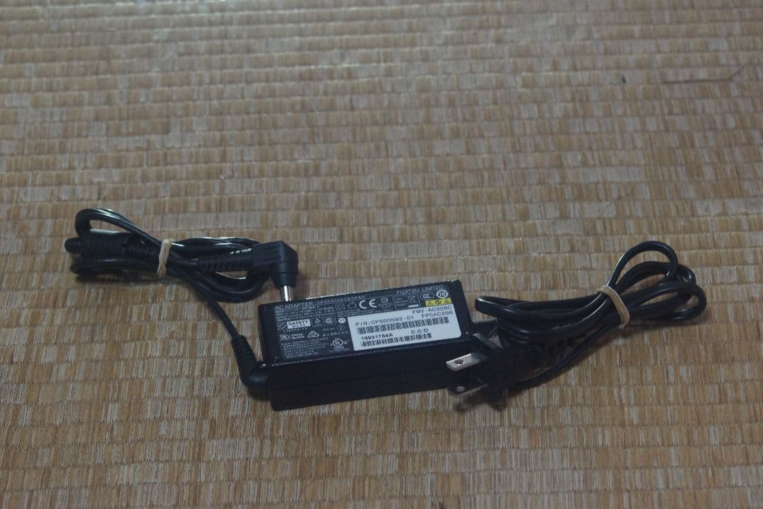 fujitsu u939 b 富士通　ノートパソコン　パソコン