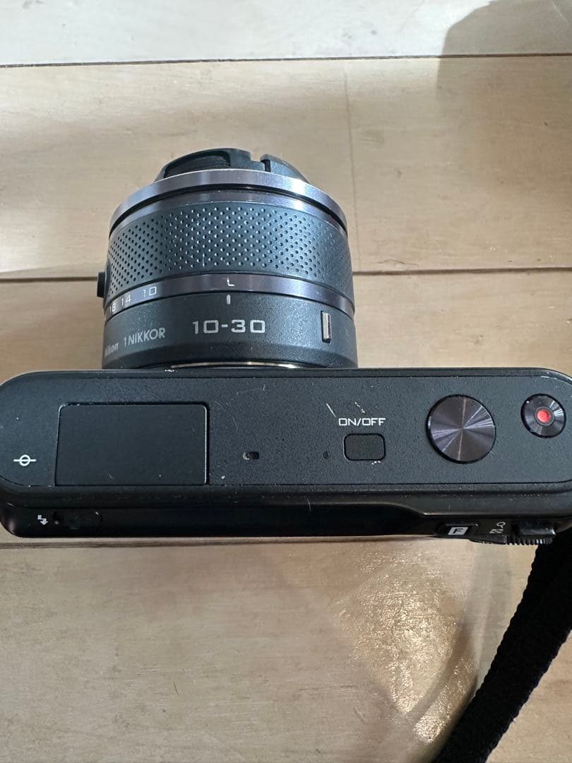 Nikon 1 J1ミラーレスカメラ