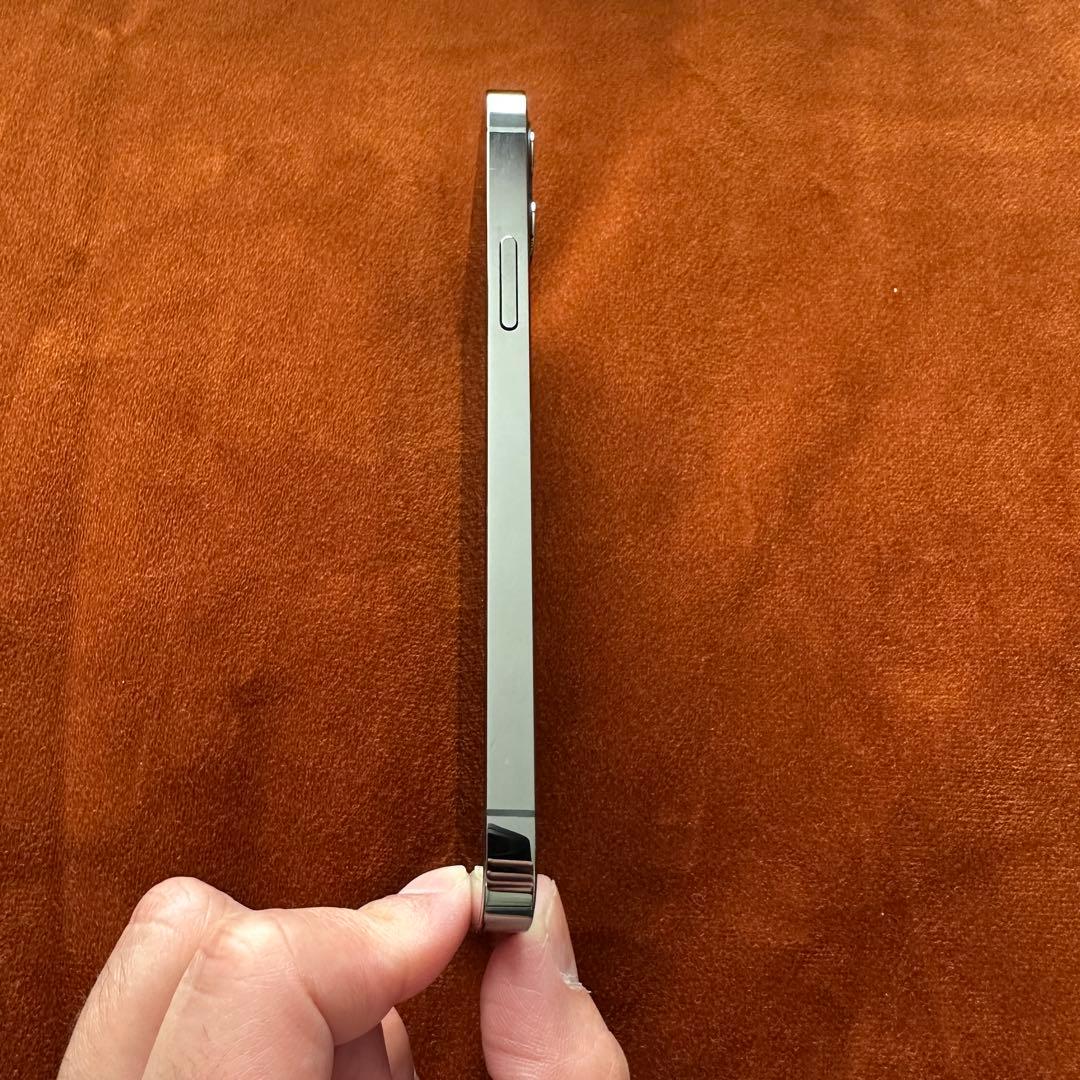 iphone12 pro esim解除　256GB 色グラファイト　①