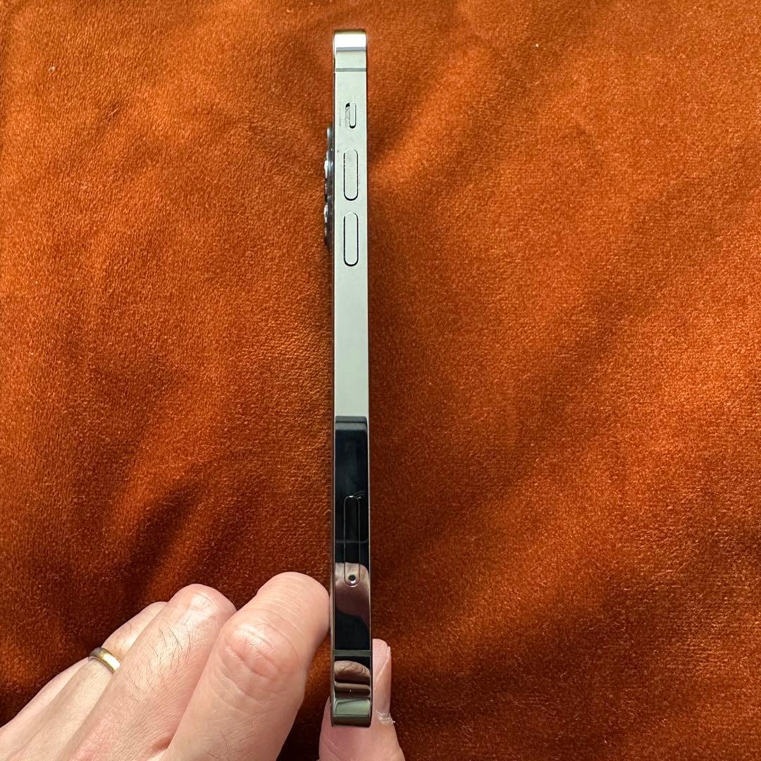 iphone12 pro esim解除　256GB 色グラファイト　①