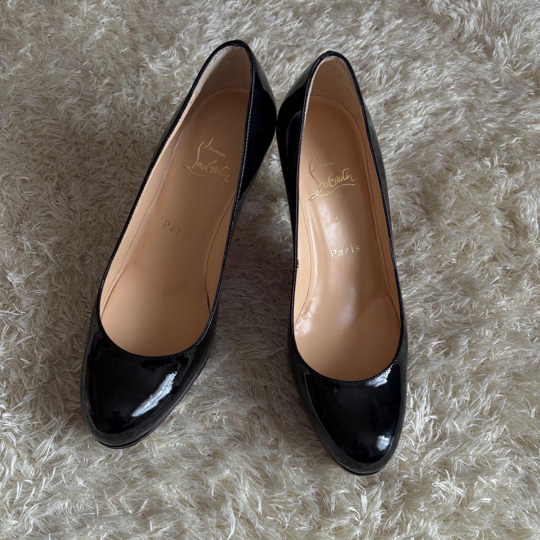 クリスチャンルブタン パテント エナメル パンプス