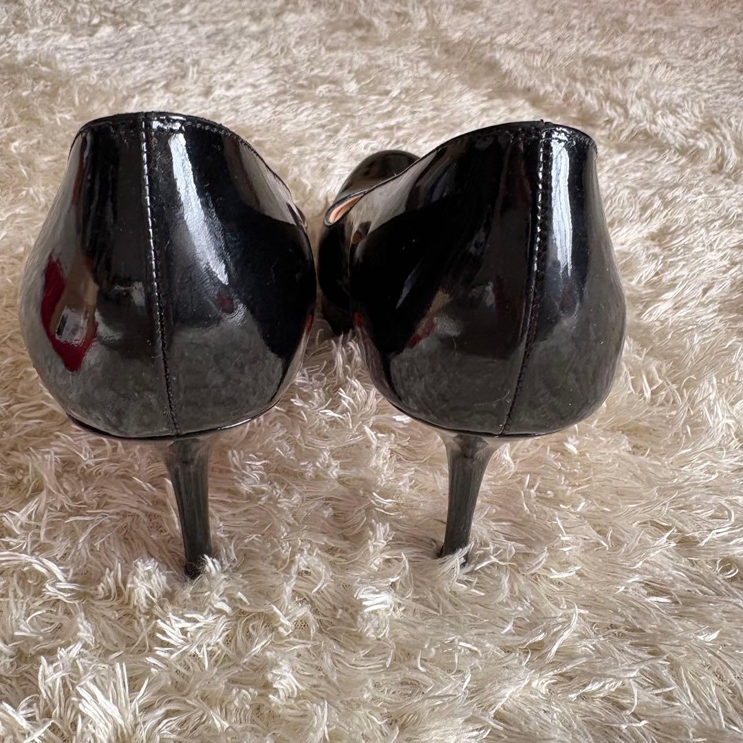 クリスチャンルブタン パテント エナメル パンプス