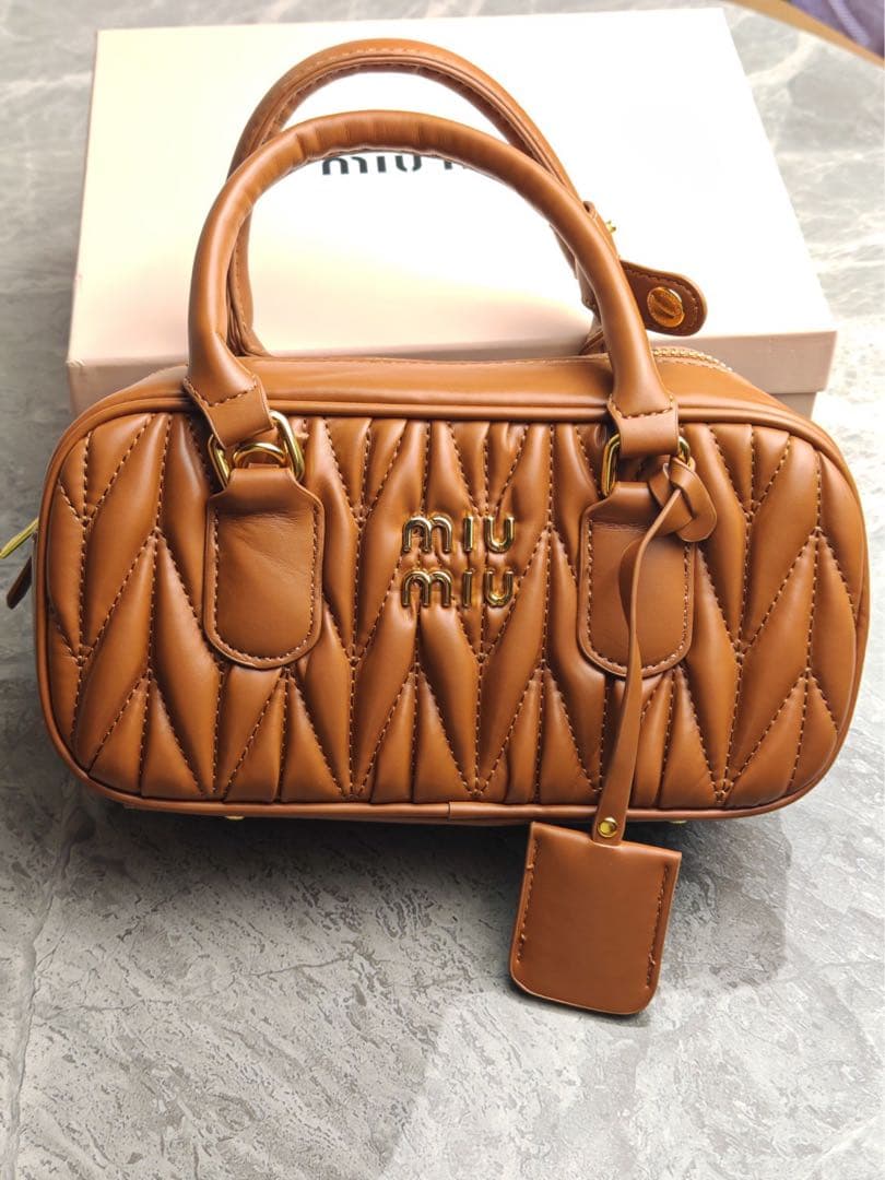 ＊じゅーたん＊miu miu キルティングハンドバッグ ブラウン　美品