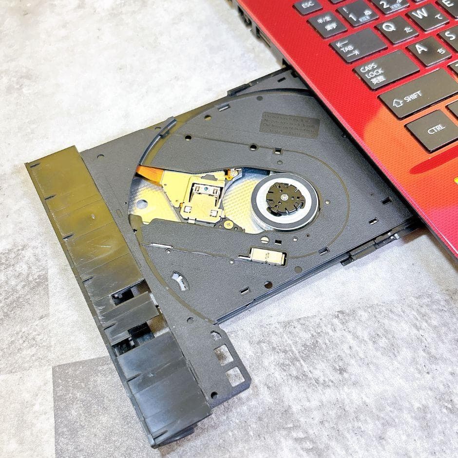 ｉ5✨新品SSDで快適✨人気の赤❣カメラ付きノートパソコン 薄型 仕事や趣味に♪