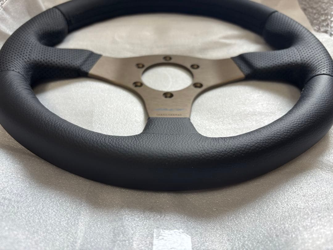 MOMO race レース 320mm