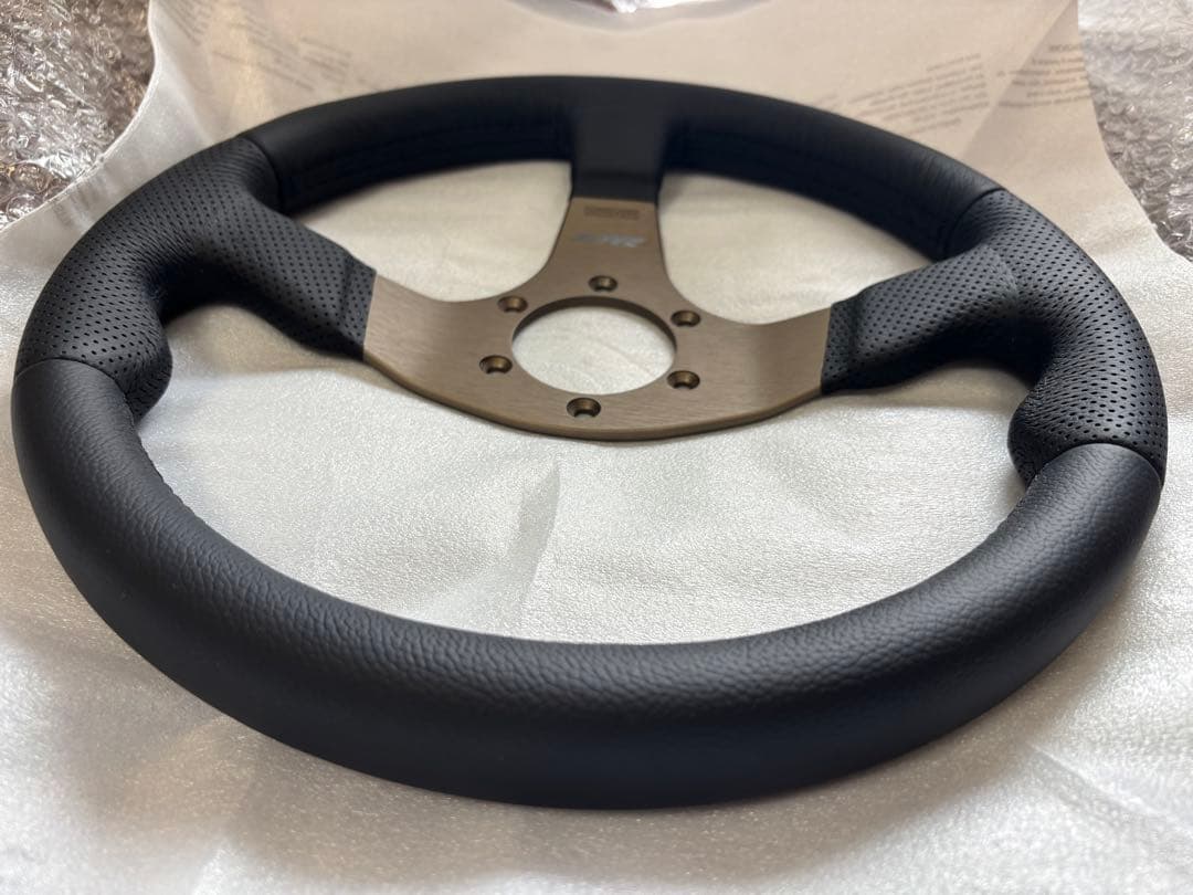 MOMO race レース 320mm