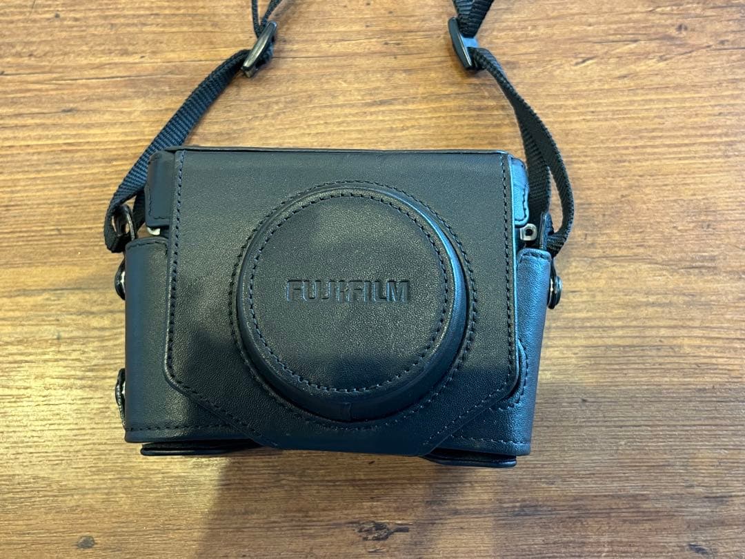 Fujifilm X30 シルバー　専用革ケース付き