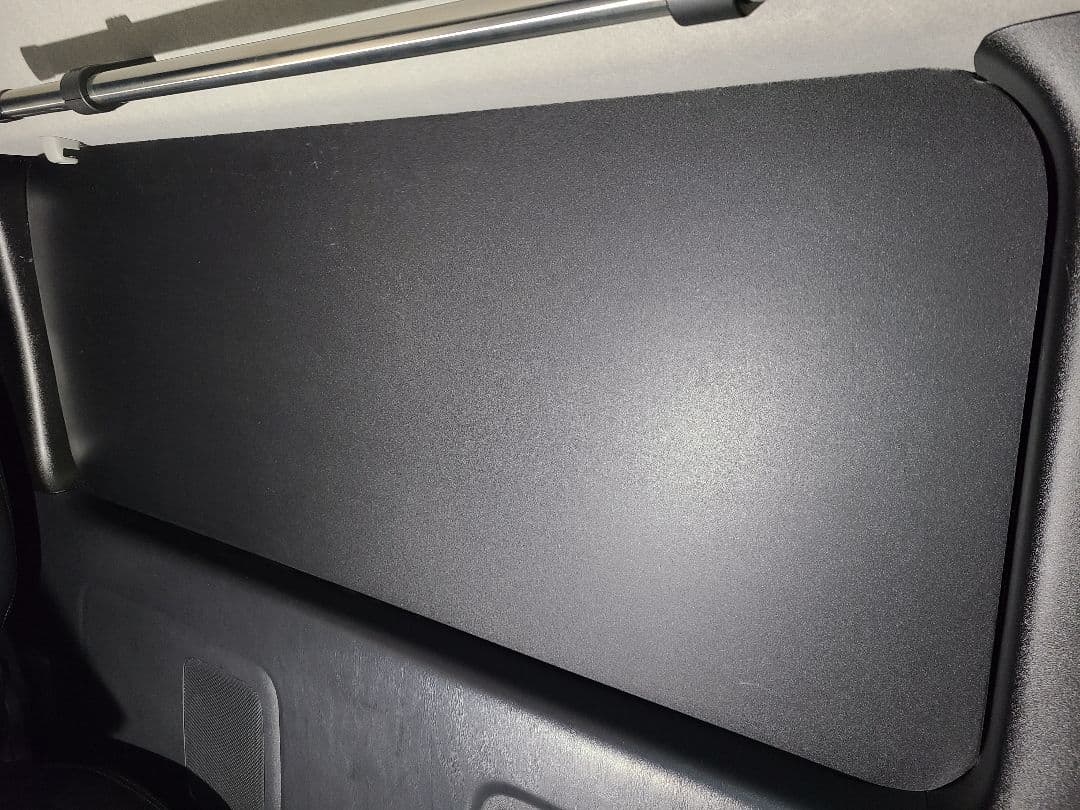 ハイエースリアサイドガラス窓埋めインテリアパネル両面艶なし黒仕様左右１セット