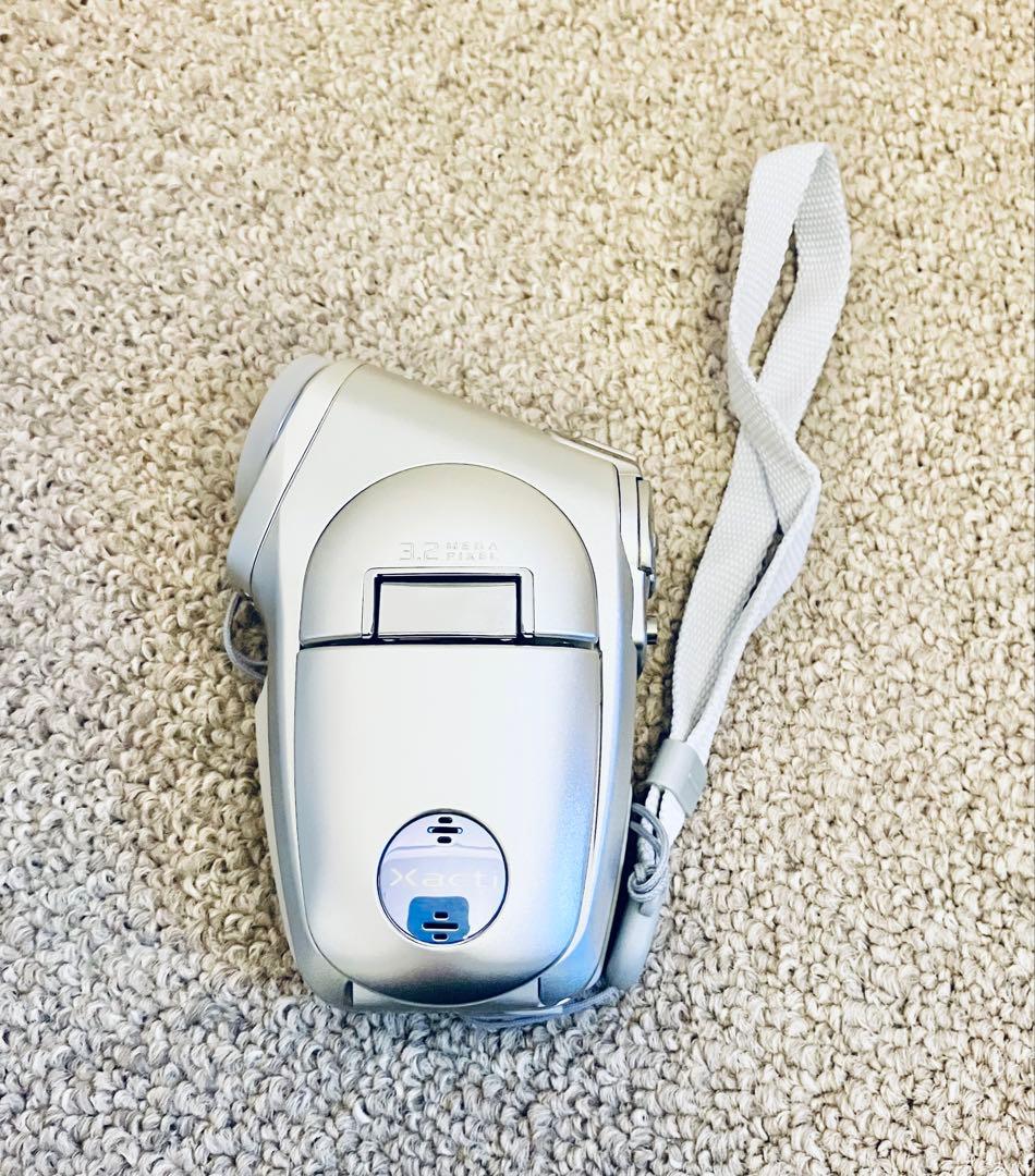 SANYOサンヨー デジタルムービーカメラXacti DMX-C1(S)