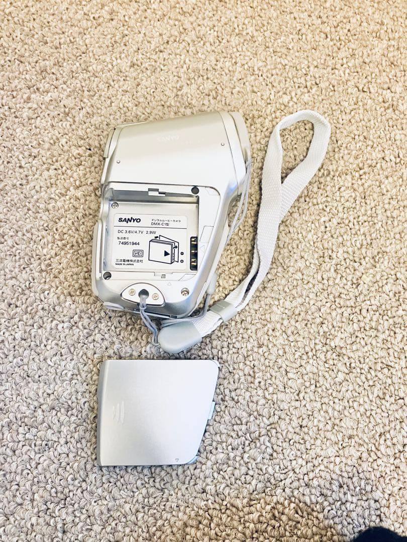 SANYOサンヨー デジタルムービーカメラXacti DMX-C1(S)