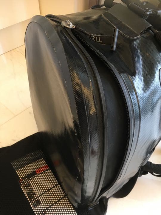 カメラリュック　完全防水　Lowepro Dry Zone 200