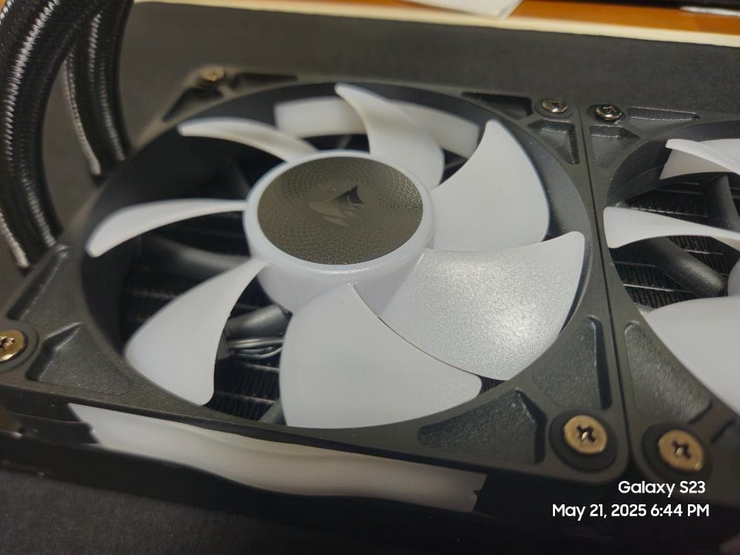 Corsair iCUE LINK TITAN 360 RX RGB 冷却器