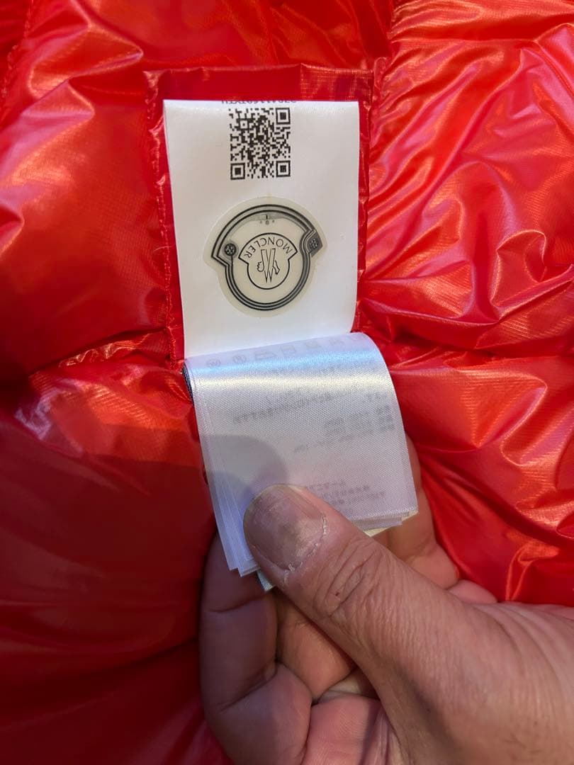 MONCLER レッド ダウンベスト