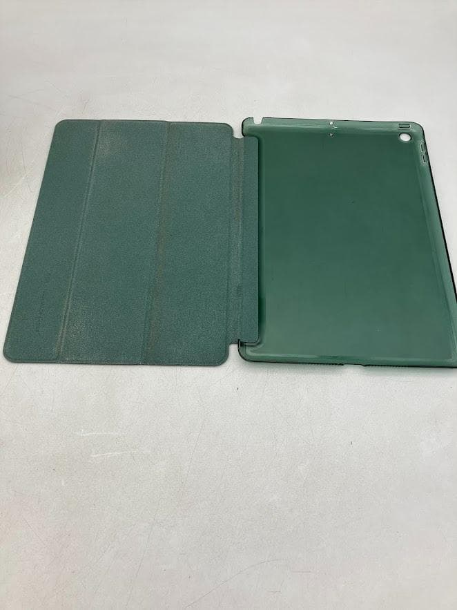 Apple ipad　第9世代　モデル MK2L3J/A バージョン15.6.1