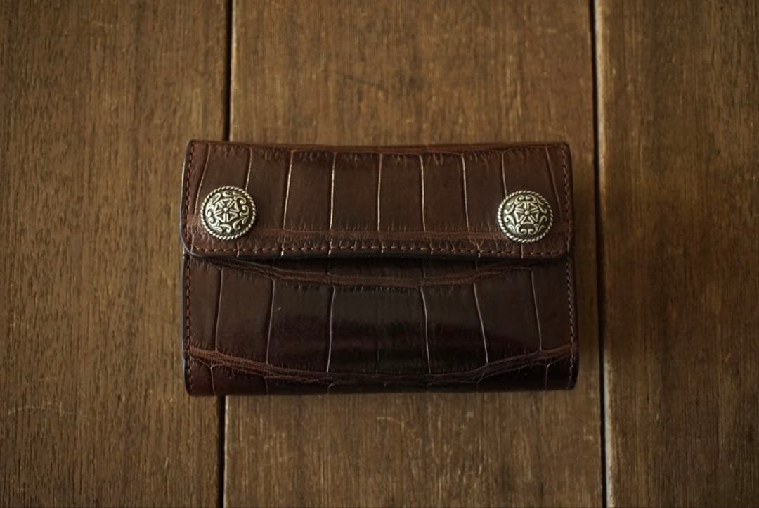 ク*ダ様 FUNNY クロコダイル ワニ革 コンチョボ タン 財布 ブラウン ウ