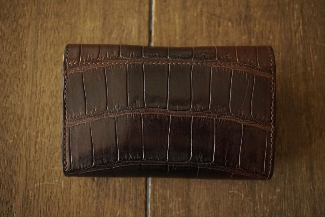 ク*ダ様 FUNNY クロコダイル ワニ革 コンチョボ タン 財布 ブラウン ウ