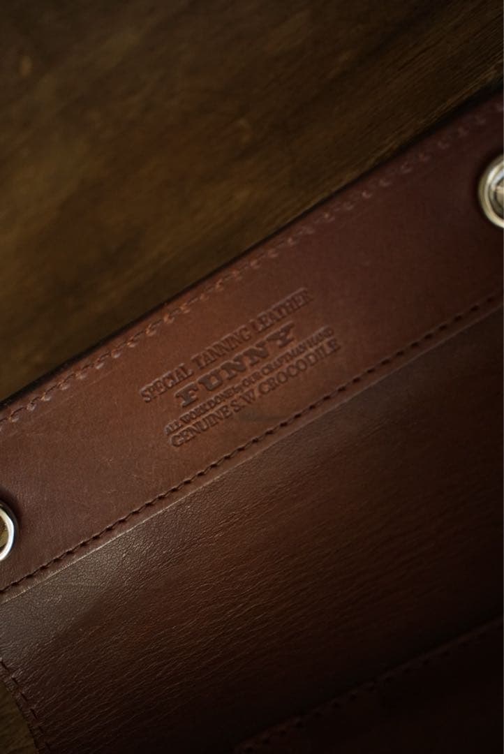 ク*ダ様 FUNNY クロコダイル ワニ革 コンチョボ タン 財布 ブラウン ウ