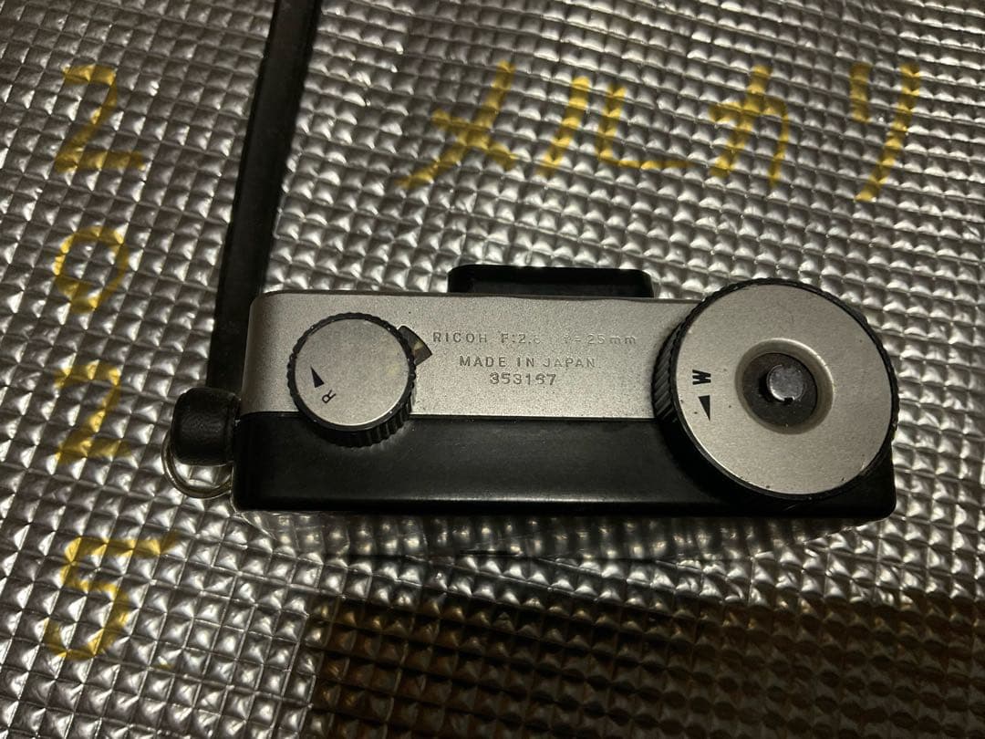 RICOH／AUTO HALF。年式不明？【角に凹みが御座います　フイルム式】。