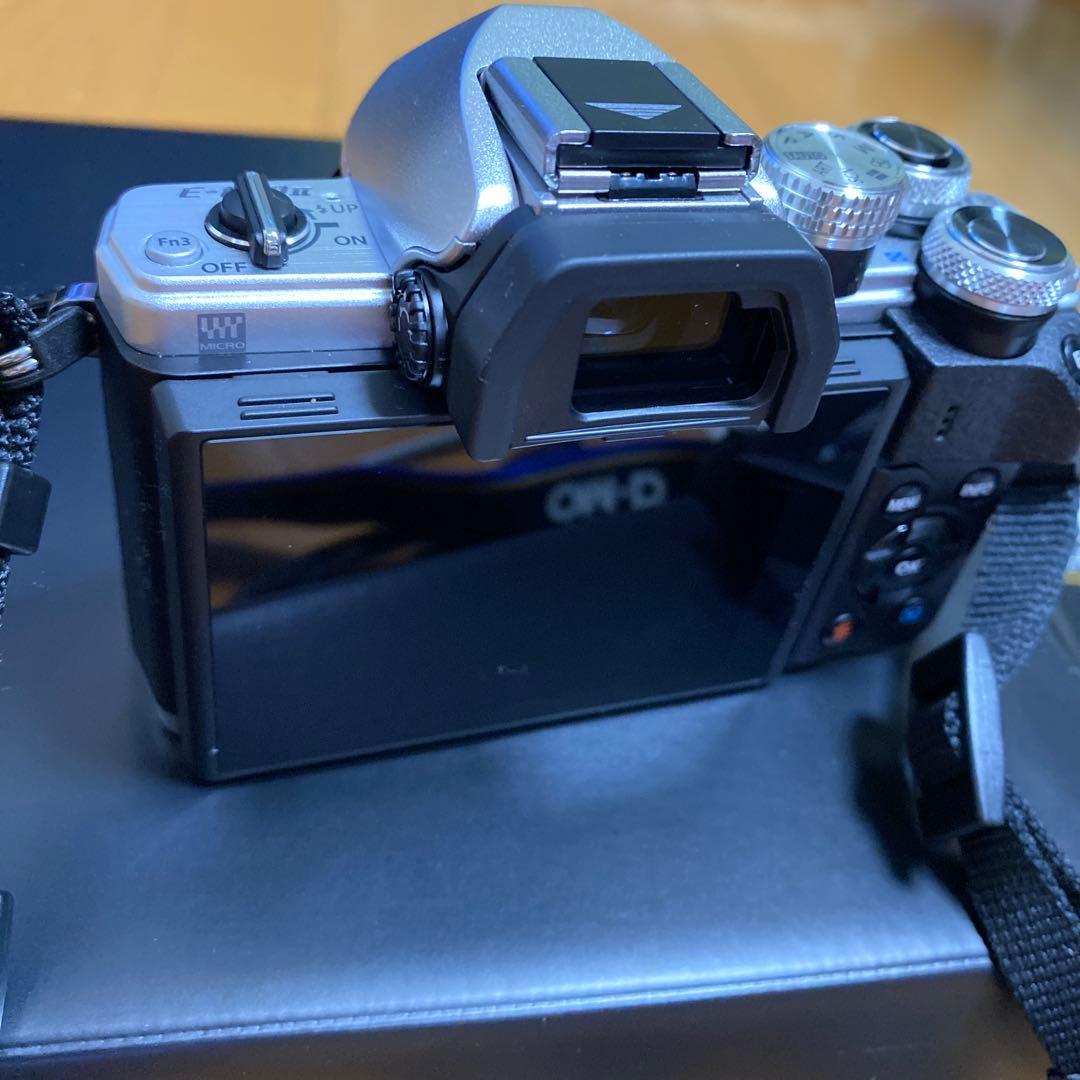 美品　OLYMPUS OM-D E-M10 MarkⅡ シルバー