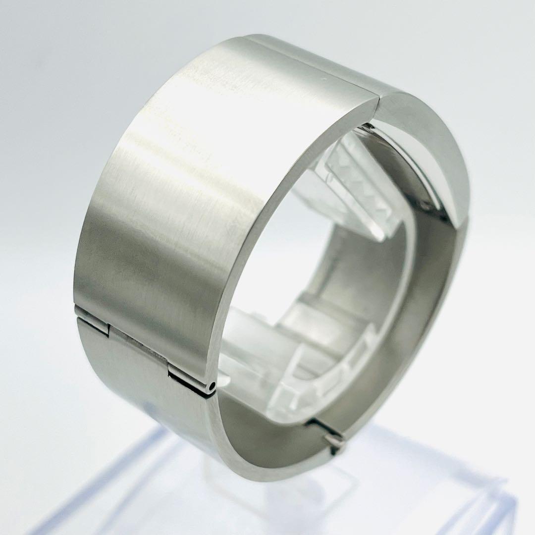 【極美品】GUCCI 2400L シルバーバングルウォッチ ブラック文字盤