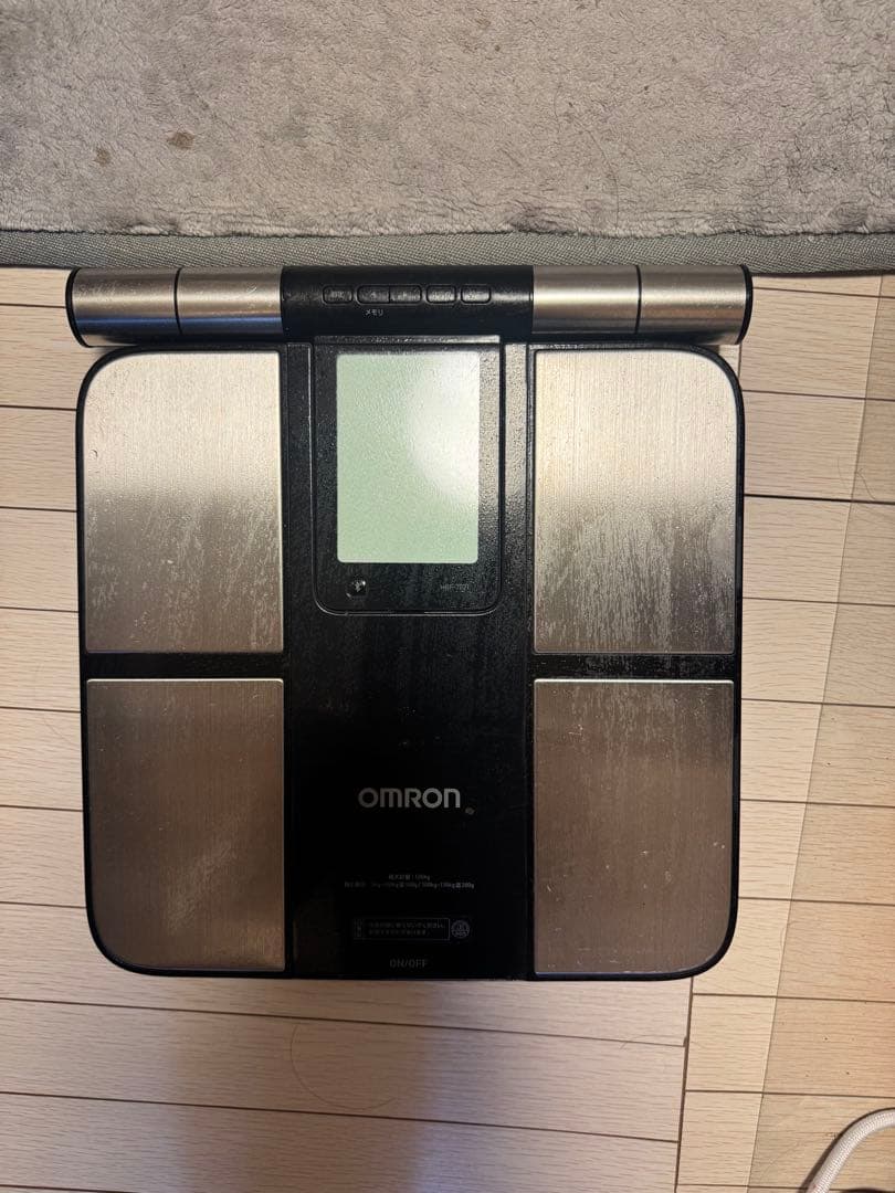 OMRON 体組成計 シルバー